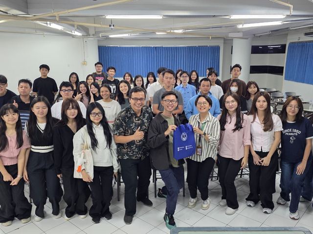 Dokumentasi pelatihan di Universitas Kristen Petra